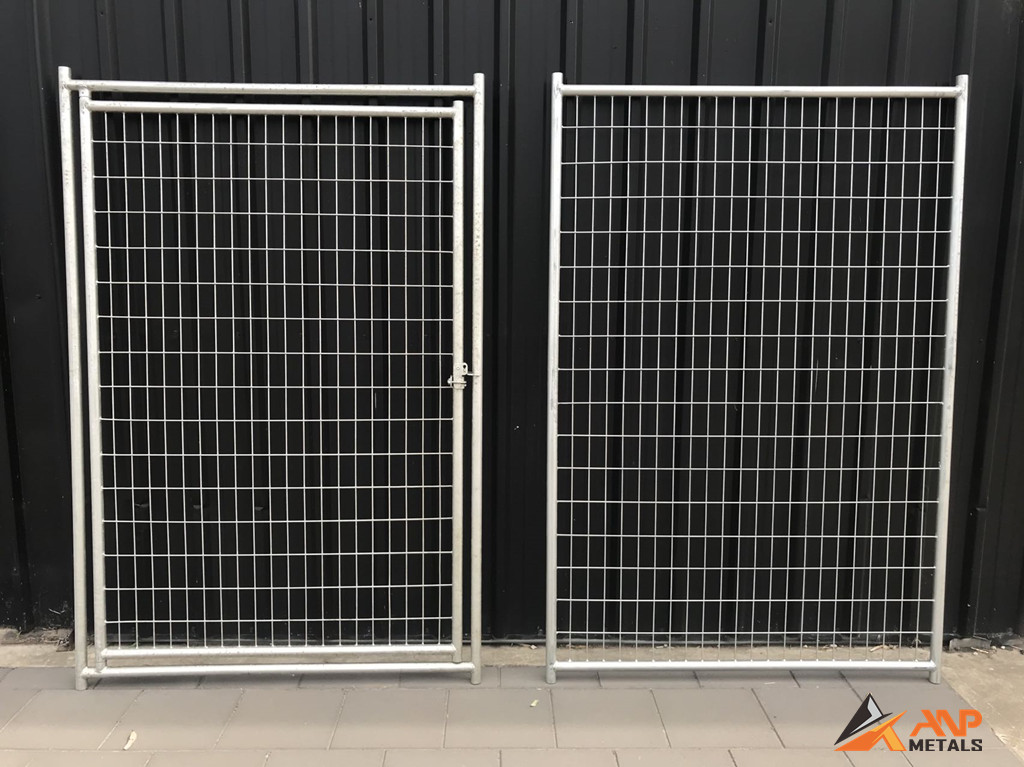 Dog Enclosure/ Dog Kennel 2.4m x 2.4m x 1.8m